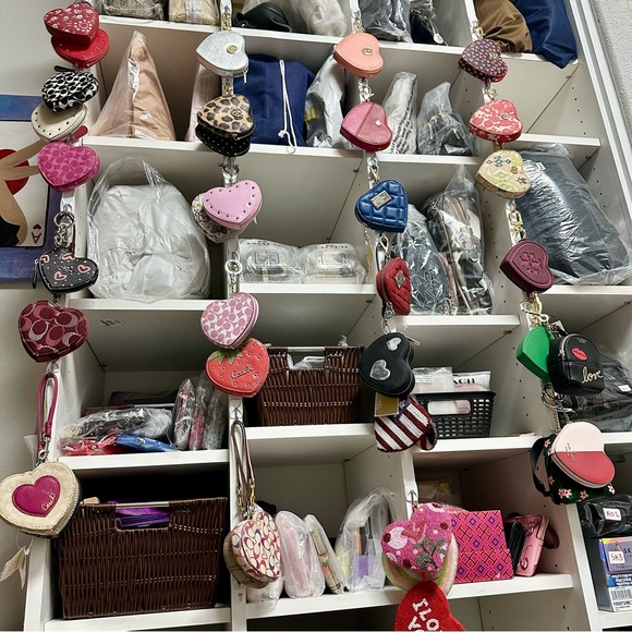 Authentic Vintage Burberry Heart Shape Coin case - Picture 11 of 11